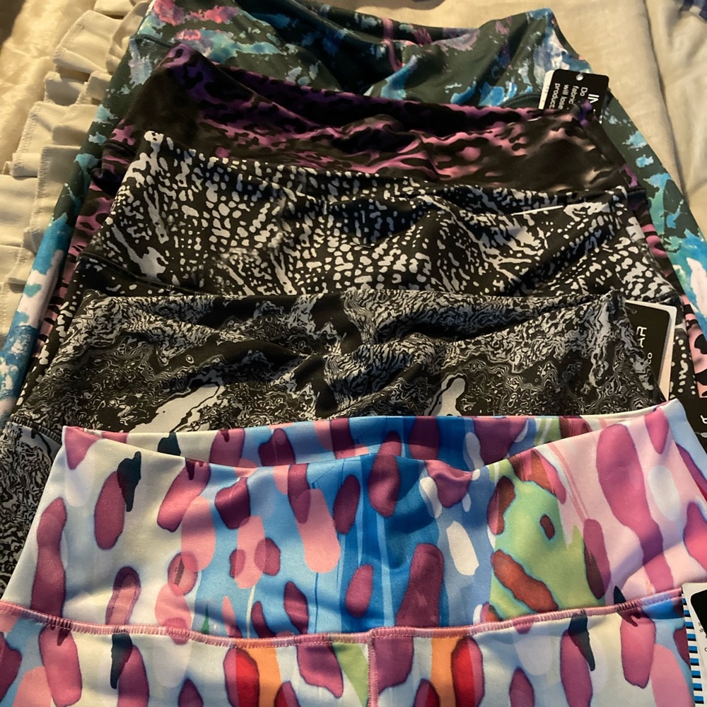 5 brand new pairs of Active Fit Leggings size XL.Retail price $300.00. $60 each